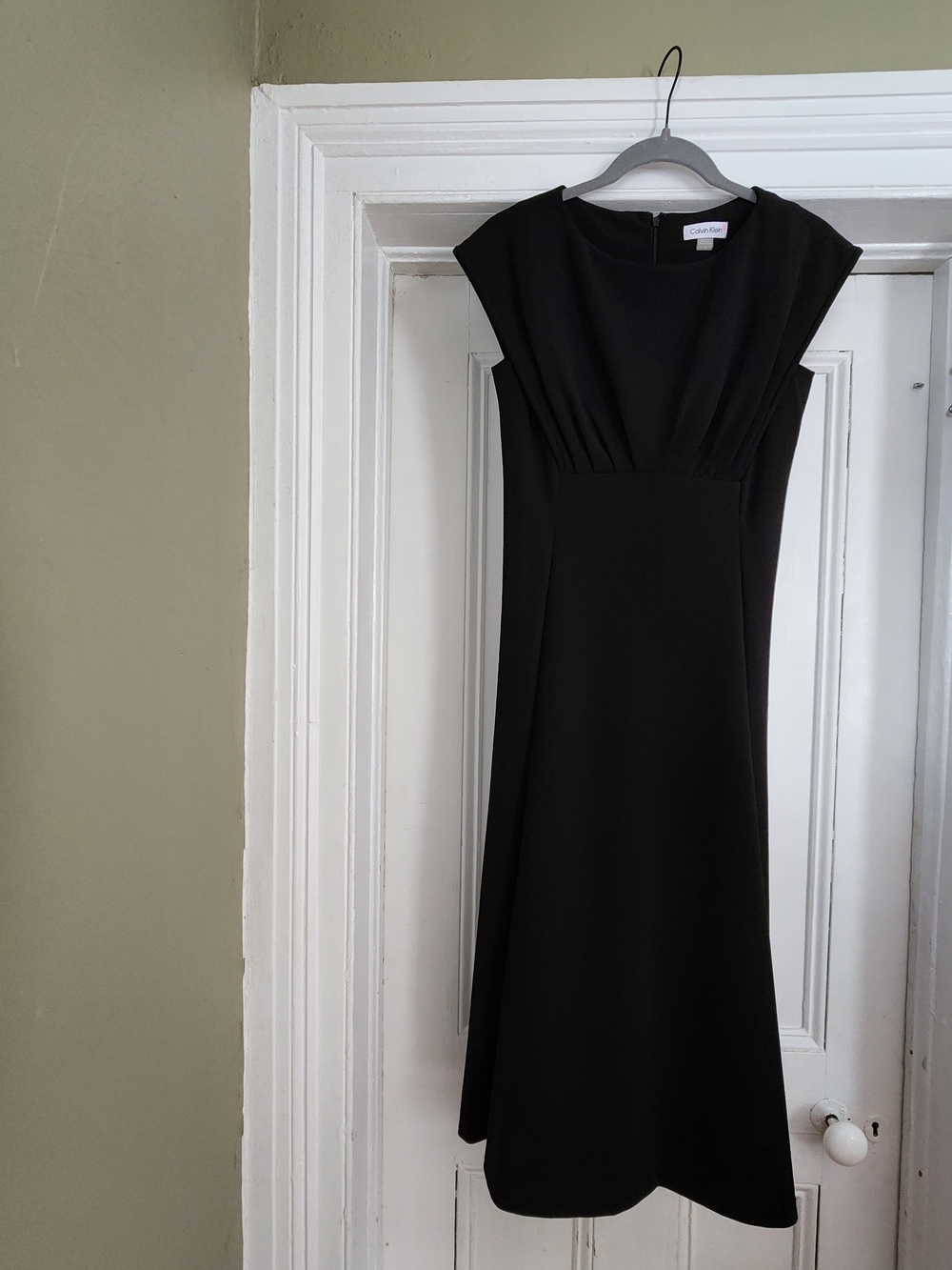 Calvin Klein Black Midi Cap-Sleeve Sheath Dress
